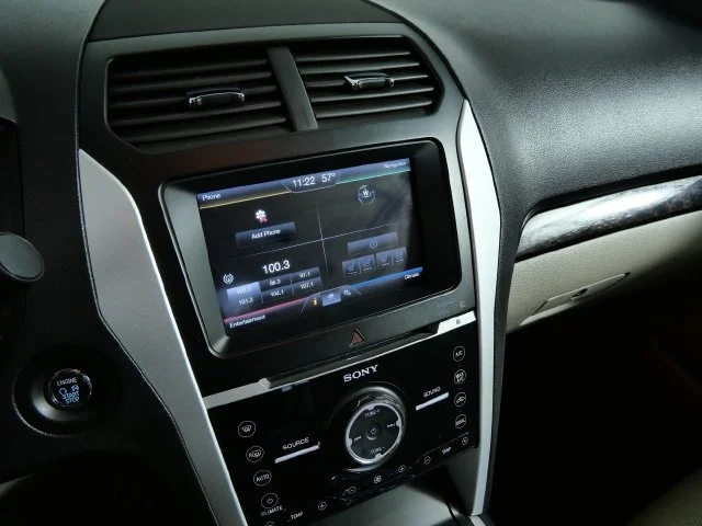 Used 2011 White Ford Limited image 21
