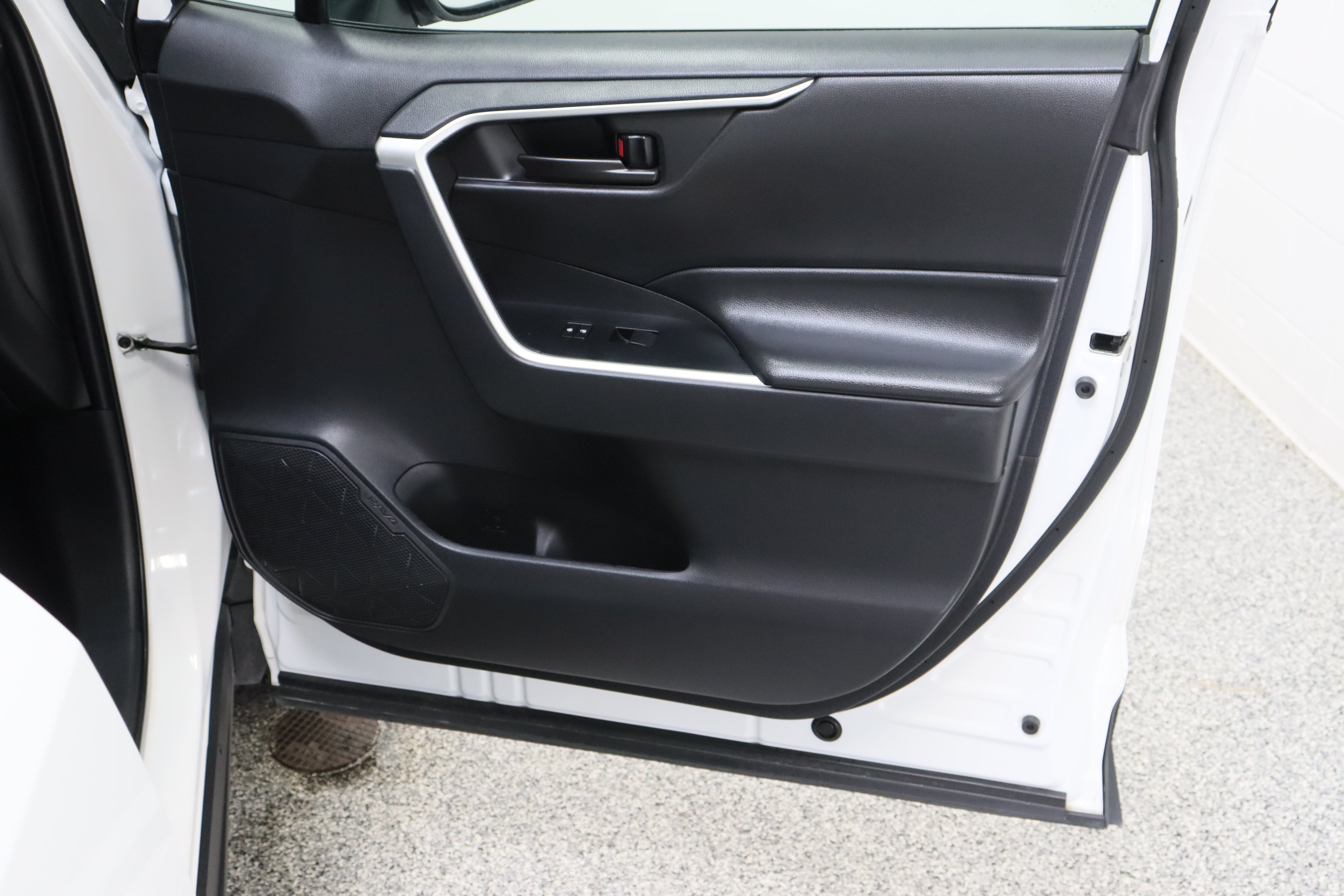 Certified Used 2025 White Toyota Hybrid LE 2.5L image 31