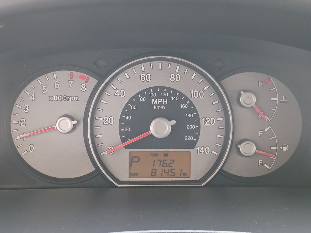 Used 2007 White Kia LX image 20
