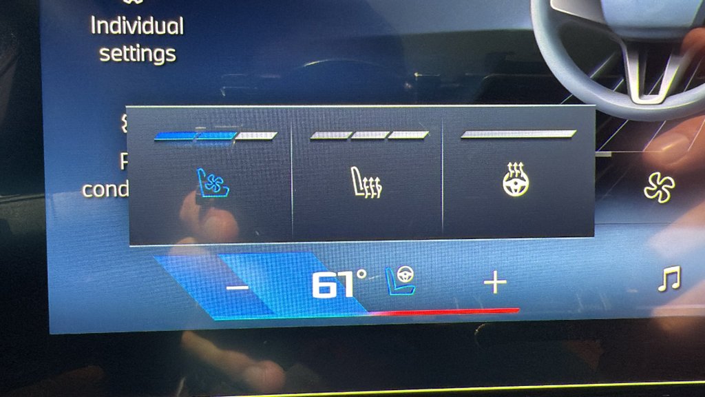 Used 2026 Black Sapphire Metallic BMW M60i image 21