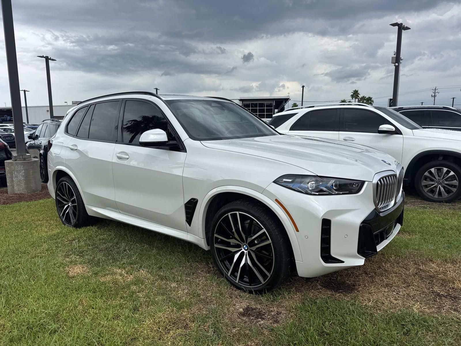 Used 2026 White BMW sDrive40i image 3