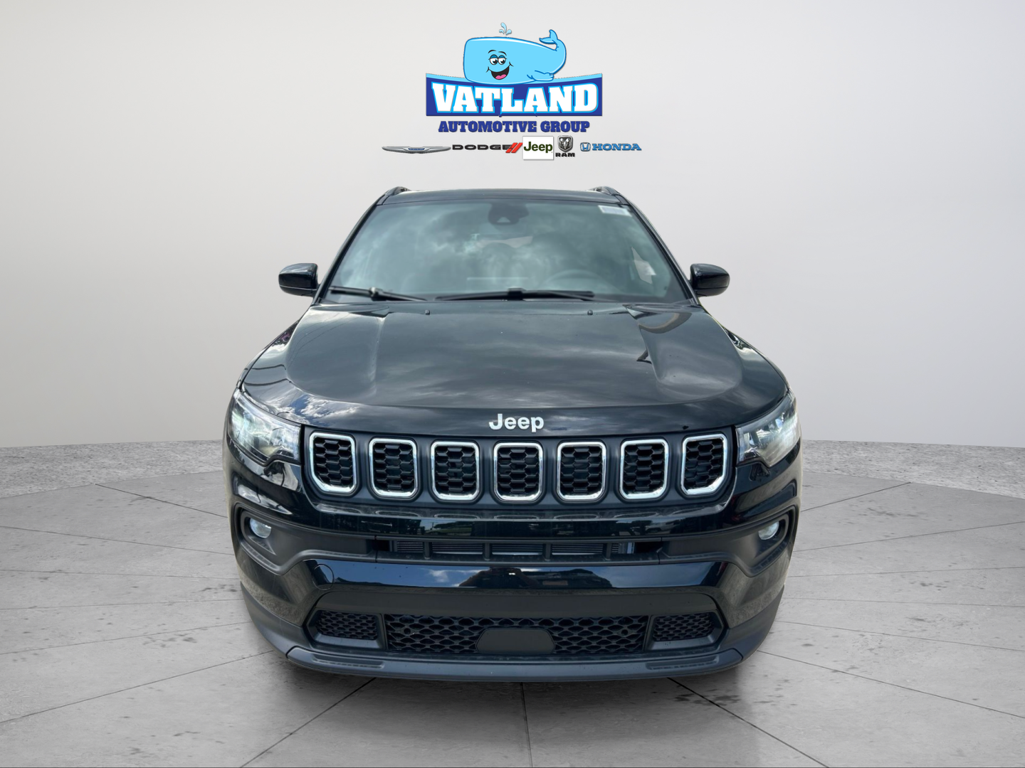 New 2026 Diamond Black Crystal Pearl-Coat Exterior Paint Jeep Latitude image 8