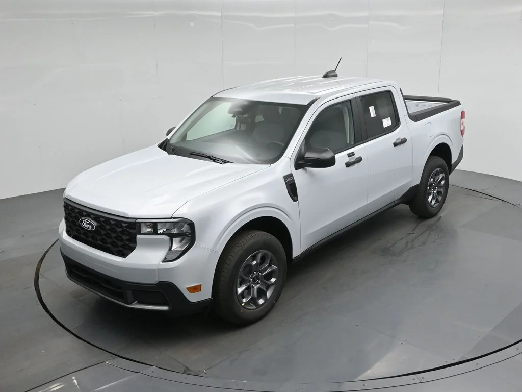 New 2026 Space White Metallic Ford XLT image 29