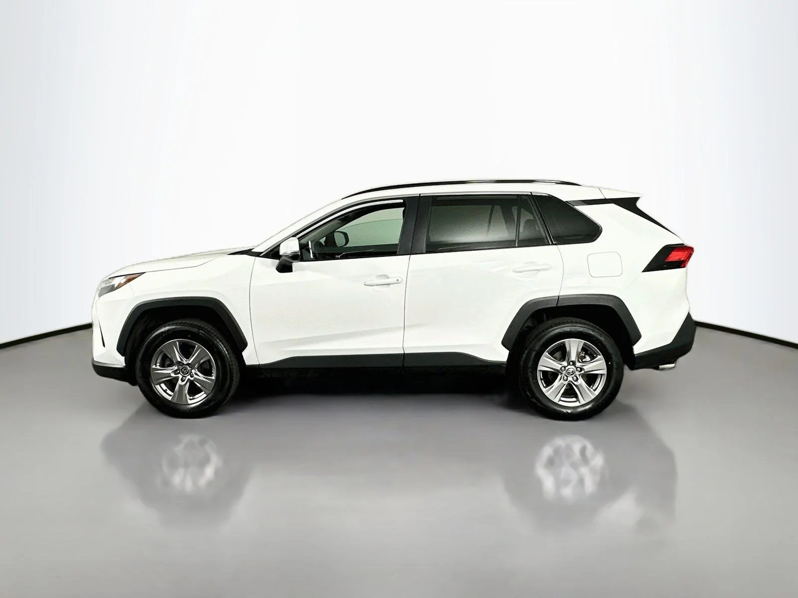 Used 2023 Ice Toyota XLE image 5
