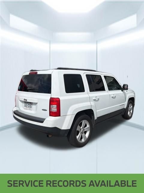 Used 2016 White Jeep Latitude image 3