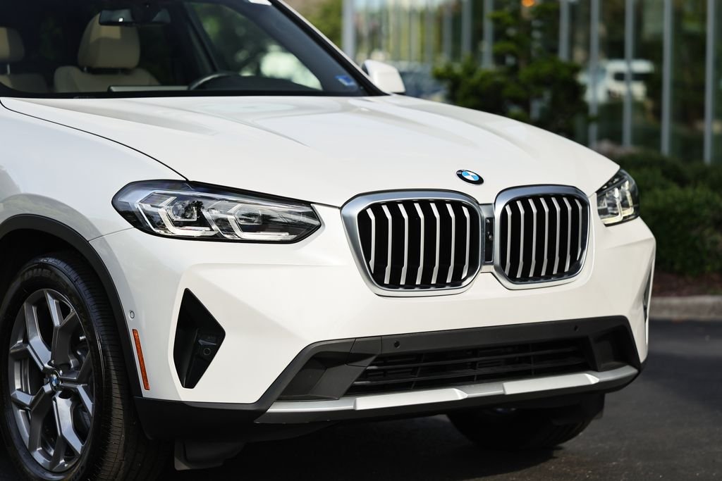 Used 2024 Mineral White Metallic BMW sDrive30i image 2