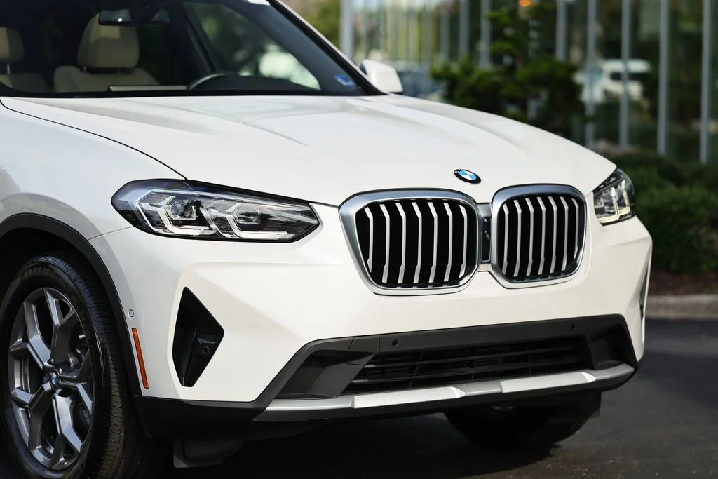 Used 2024 Mineral White Metallic BMW sDrive30i image 2