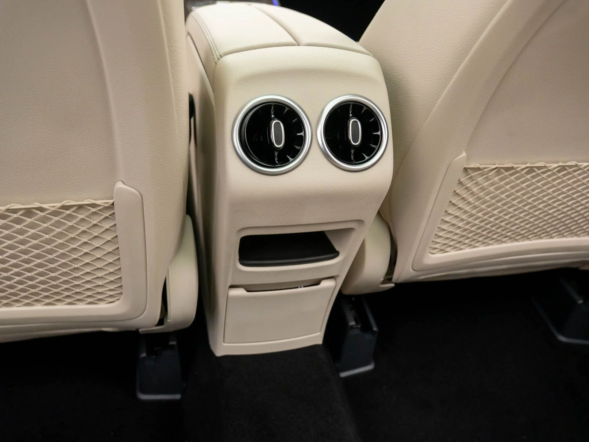 New 2026 White Mercedes-Benz GLB 250 image 20