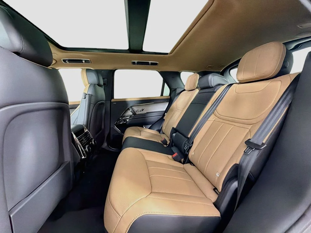New 2026 Fuji White Land Rover Dynamic SE image 26