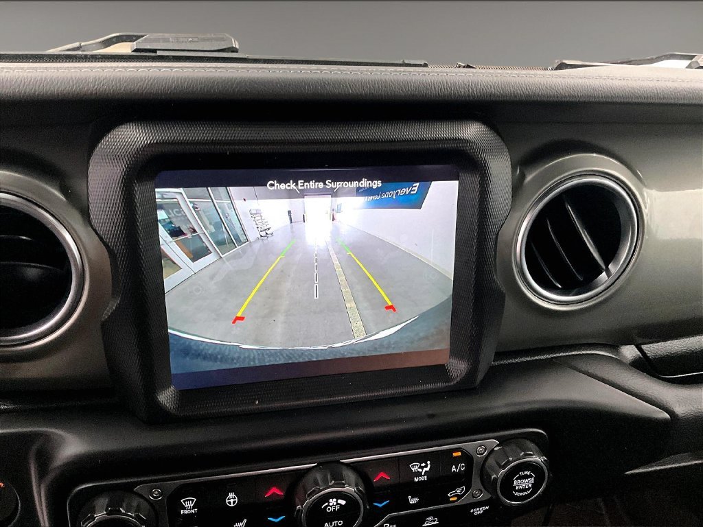 Used 2023 White Jeep Sahara image 19