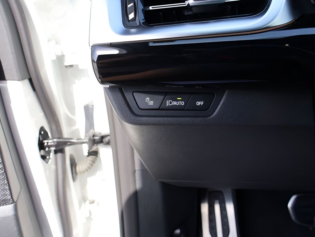 Used 2026 Alpine White BMW M35i image 35