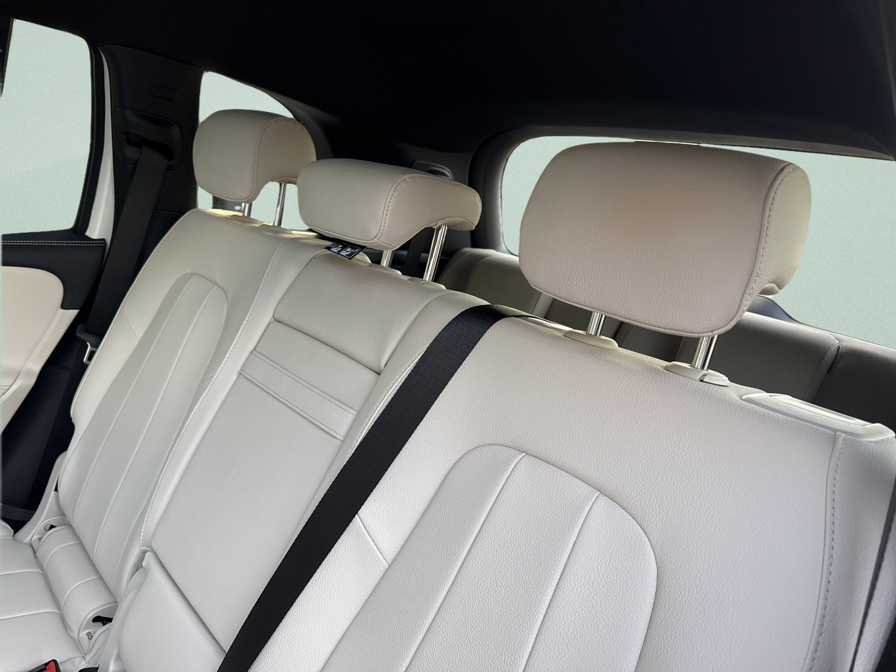 New 2026 Polar White Mercedes-Benz GLB 250 image 29