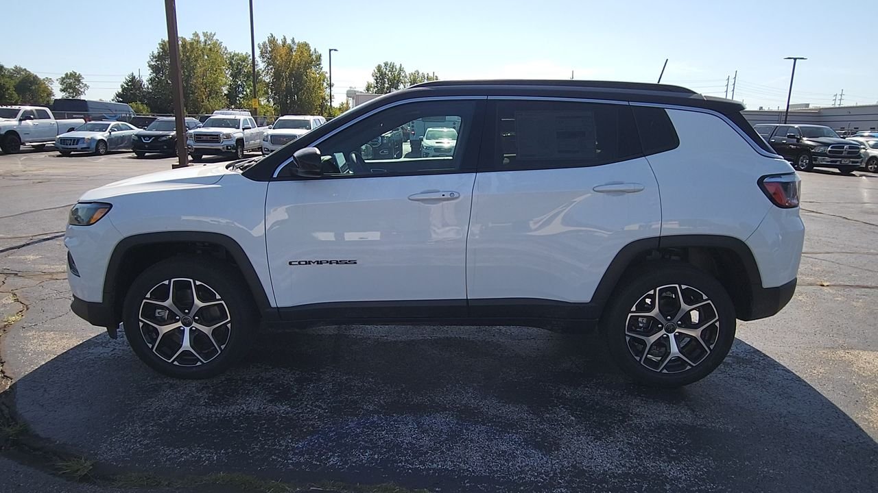 New 2026 Bright White Clear-Coat Exterior Paint Jeep Limited image 5