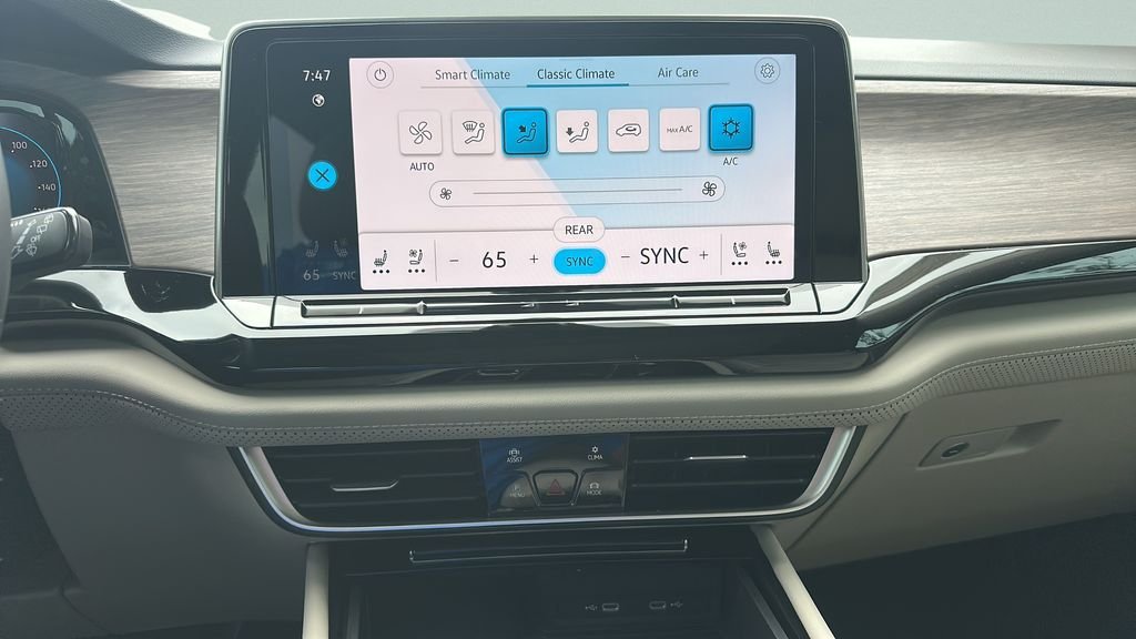 New 2026 Pure Gray Volkswagen 2.0T SEL Premium R-Line image 22