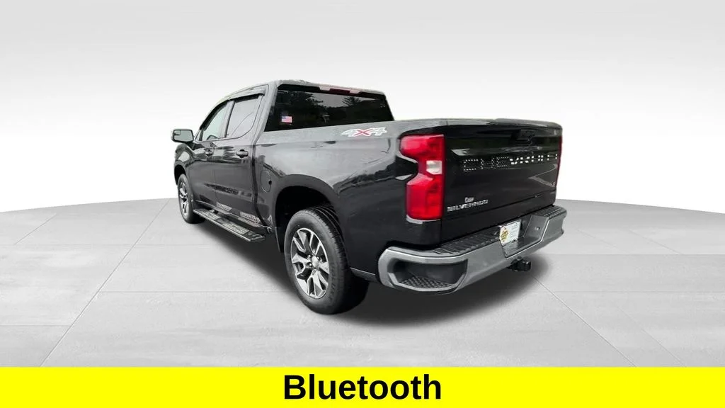 Used 2022 Black Chevrolet LT image 2