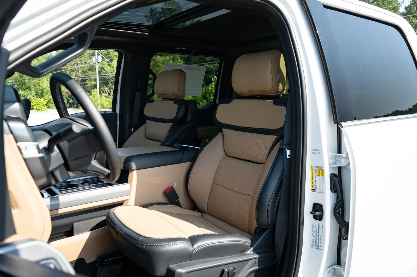 New 2026 Star White Metallic Tri-Coat Ford F-250® Lariat® image 28