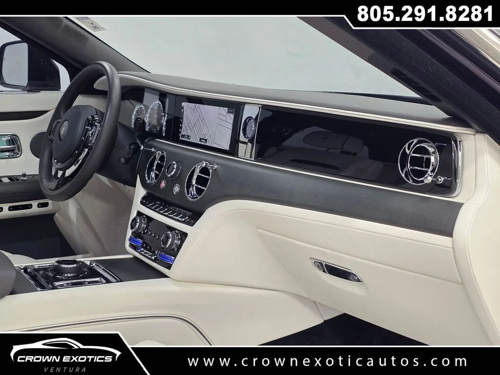 Used 2023 Purple Rolls-Royce Base image 27