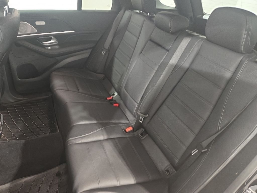 Used 2025 Obsidian Black Metallic Mercedes-Benz GLE 580 image 22