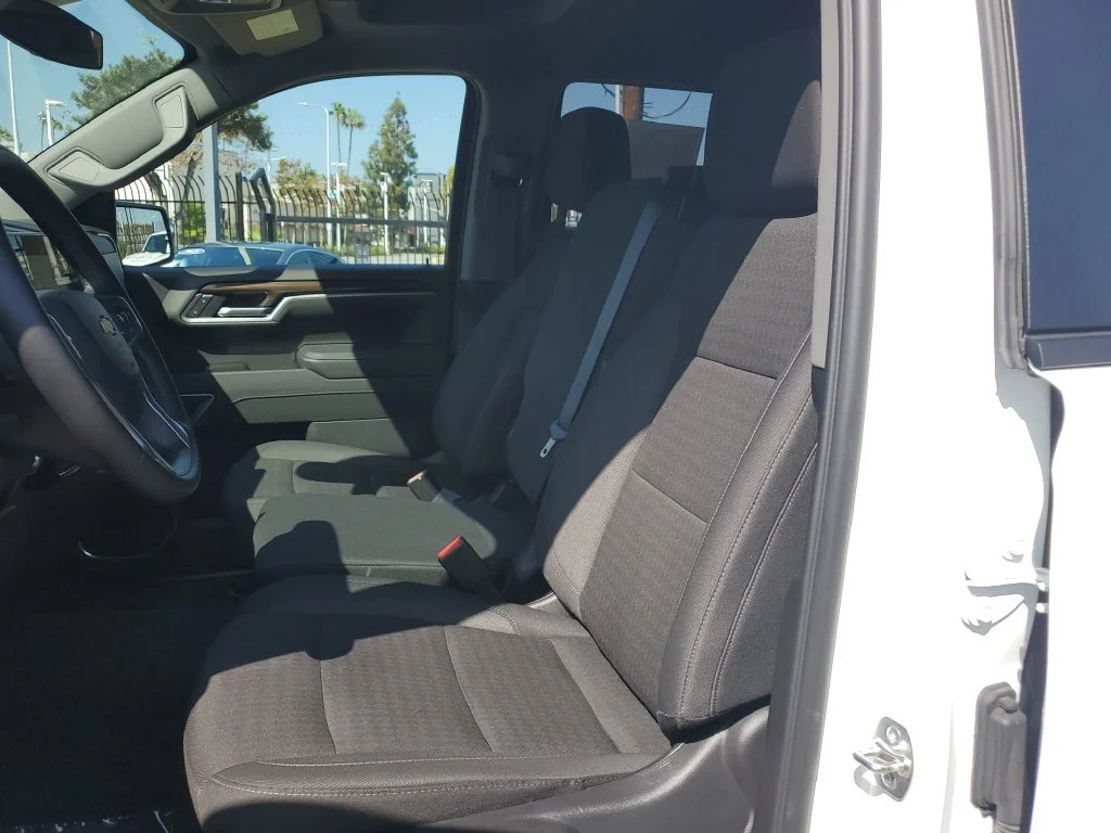 Used 2026 Summit White Chevrolet LT image 18