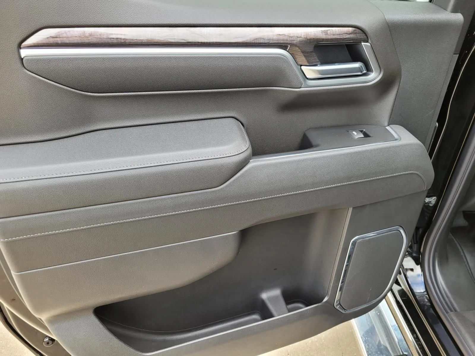 2026 Chevrolet Silverado 1500 LTZ - Photo 7