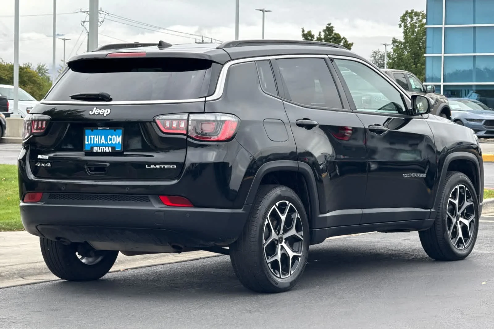 Certified Used 2025 Diamond Black Jeep Limited image 2