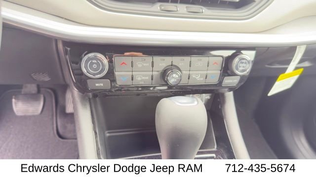 New 2026 Red Hot Pearl-Coat Exterior Paint Jeep Limited image 26