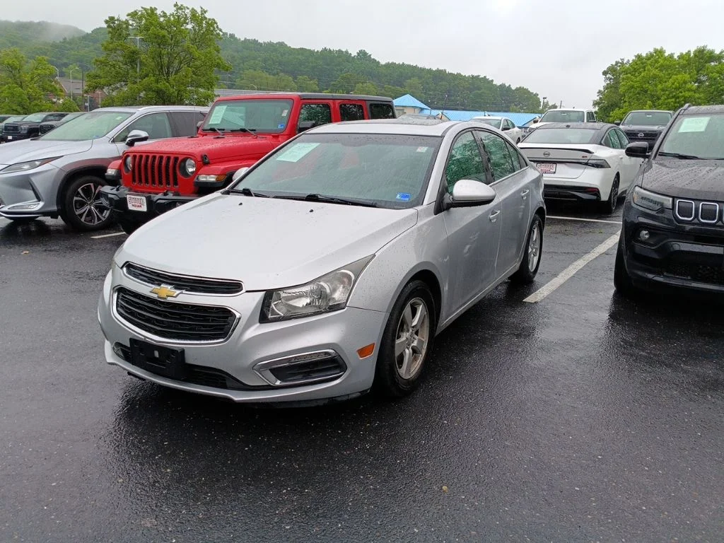 Used 2015 Chevrolet Cruze 1LT with VIN 1G1PC5SB5F7185303 for sale in Harrisonburg, VA