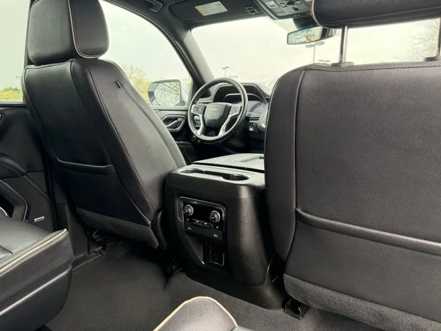 2023 Chevrolet Suburban Premier - Photo 13