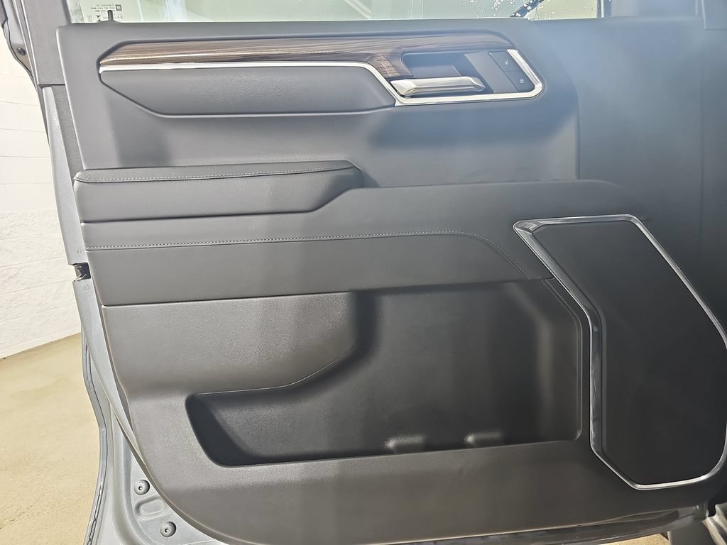 Used 2024 Sterling Gray Metallic Chevrolet LT (2FL) image 31