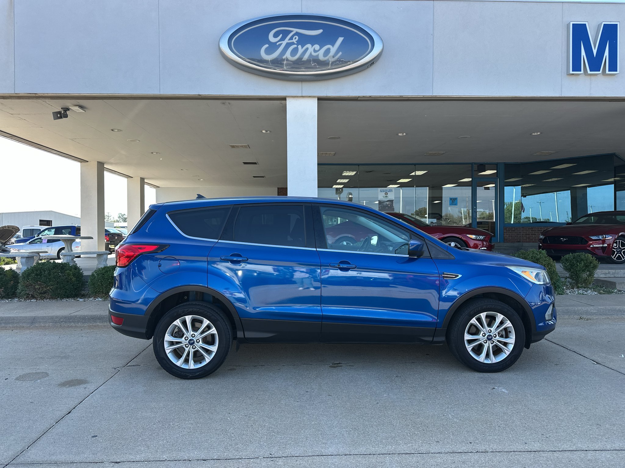 Used 2019 Lightning Blue Metallic Ford SE image 9