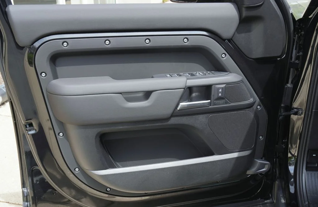 Used 2026 Black Land Rover X-Dynamic SE image 10