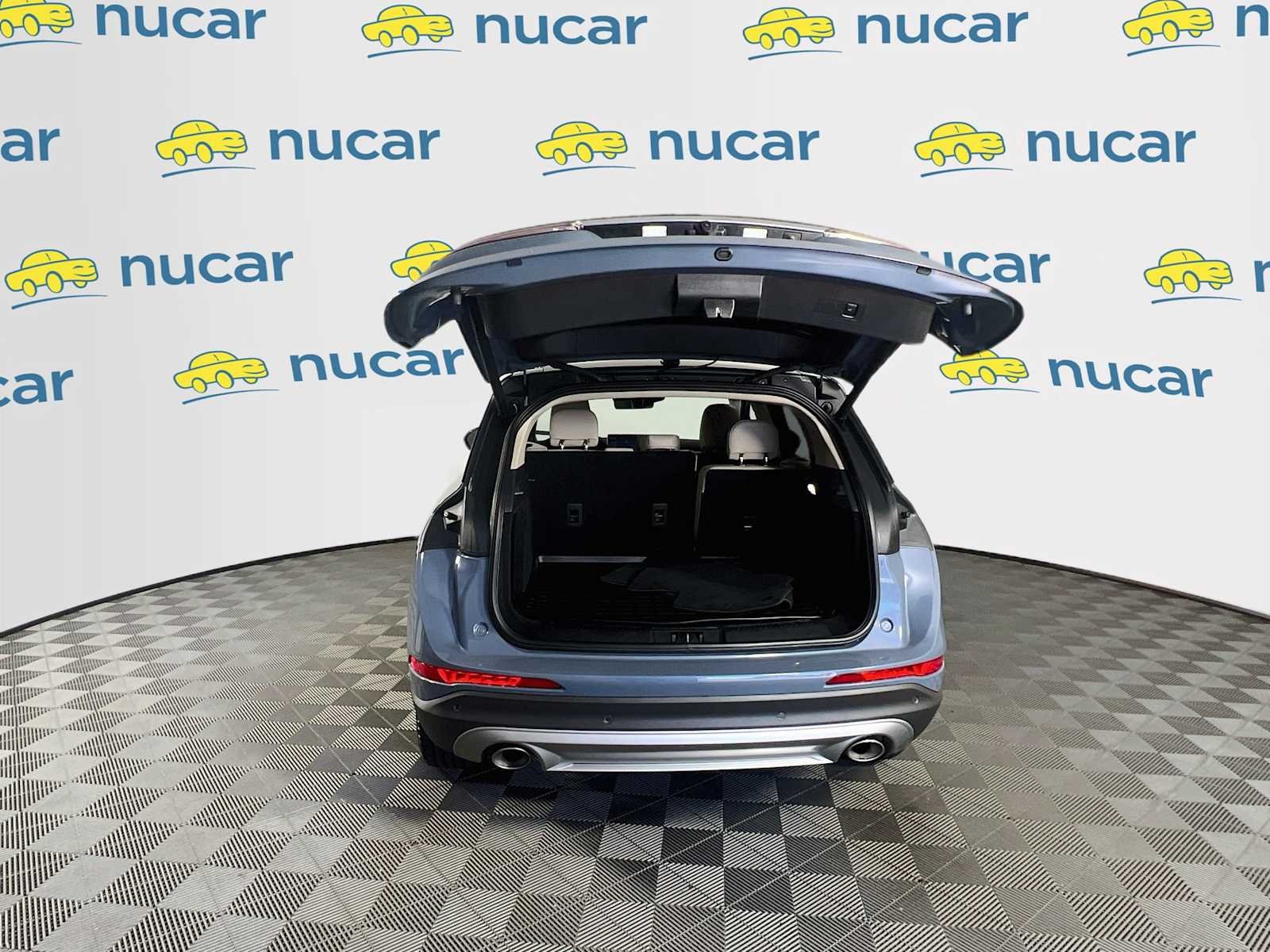 Used 2026 Whisper Blue Metallic Clearcoat Lincoln Premiere image 27