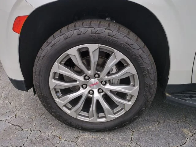 Used 2022 White GMC Denali image 10