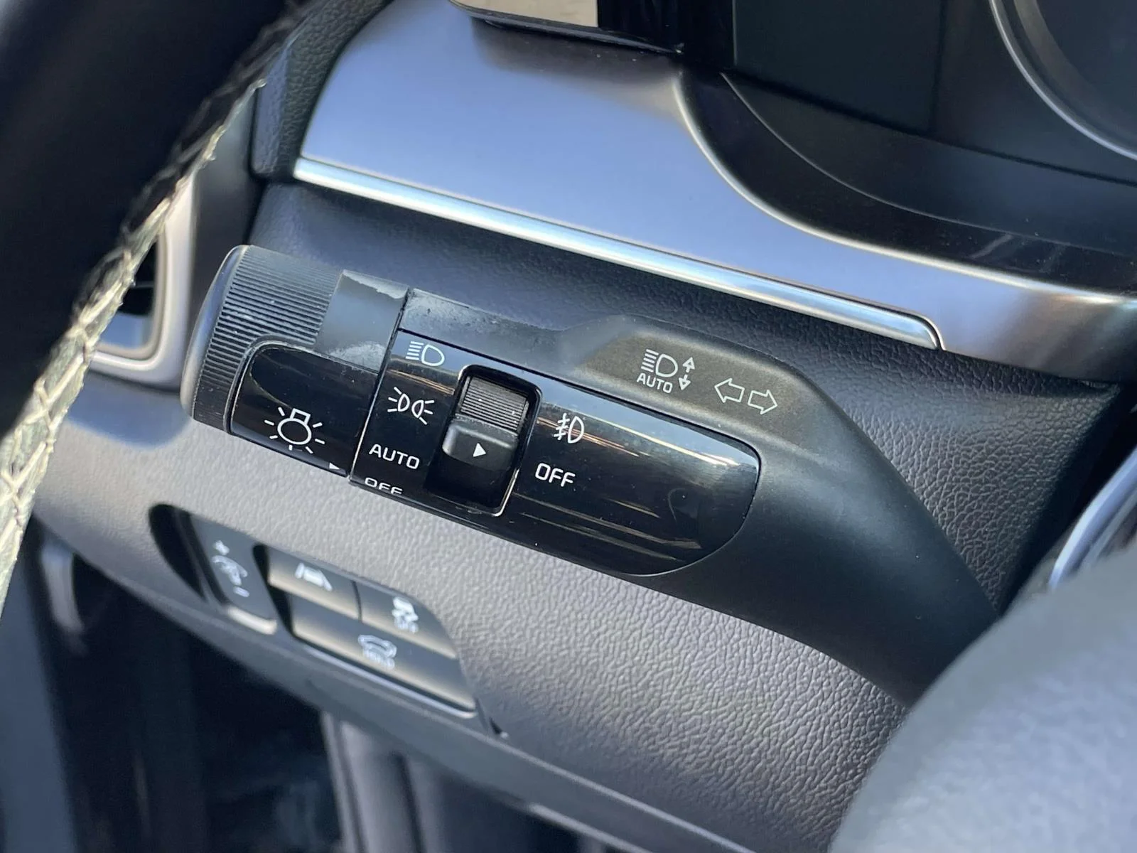 Used 2022 Gravity Blue Kia EX image 11
