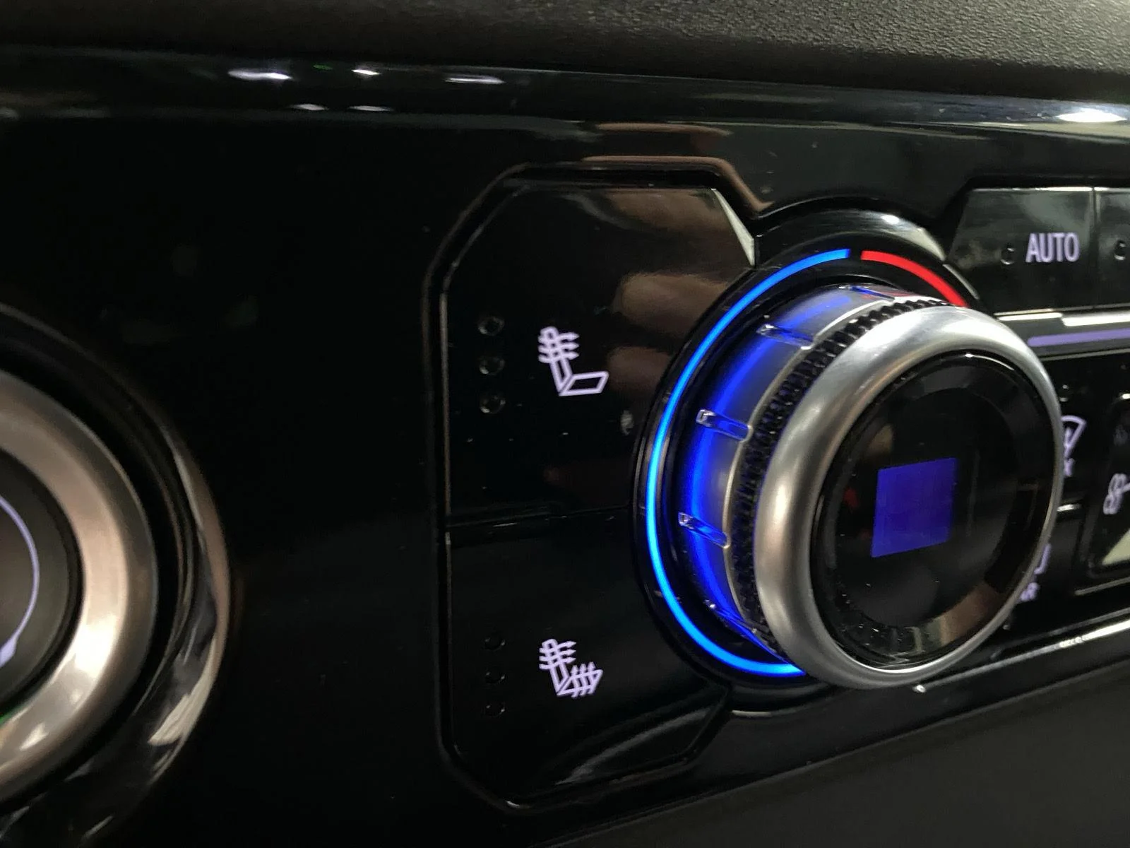 Used 2024 Dynamic Blue Metallic GMC Elevation image 22
