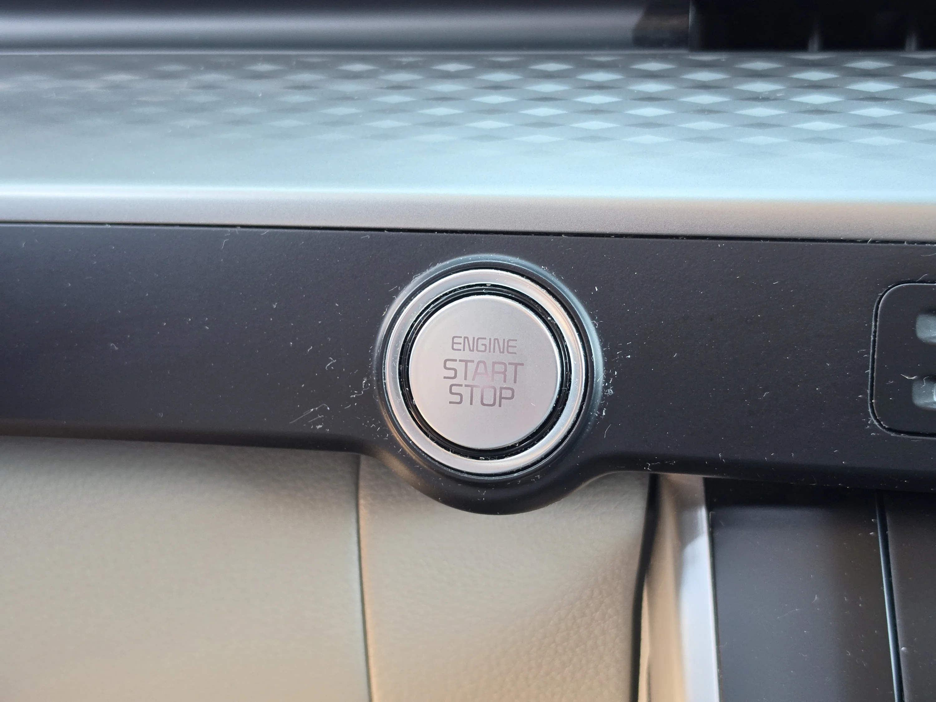 Used 2023 Silky Silver Kia LX image 34