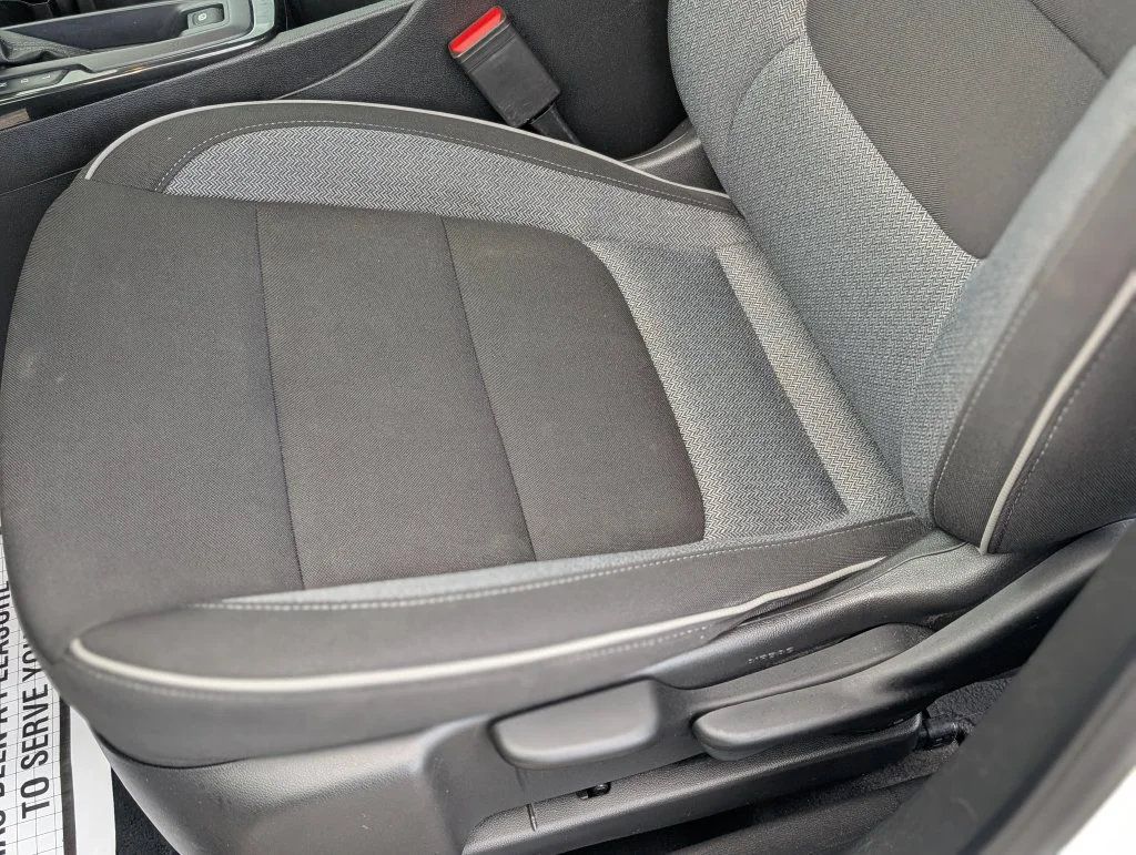 Used 2025 White Chevrolet LT image 27