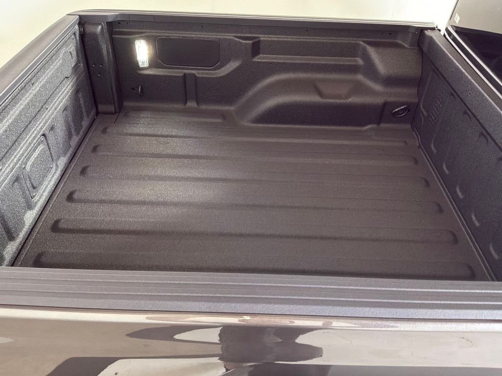 New 2026 Granite Crystal Metallic Clearcoat Jeep Sahara image 15