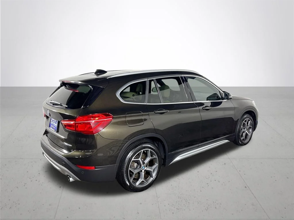 Used 2019 Green BMW xDrive28i image 6