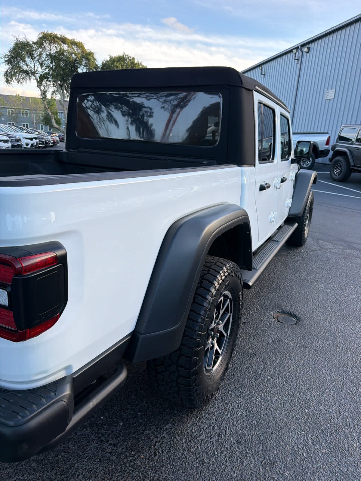 Used 2024 Bright White Clearcoat Jeep Rubicon image 18