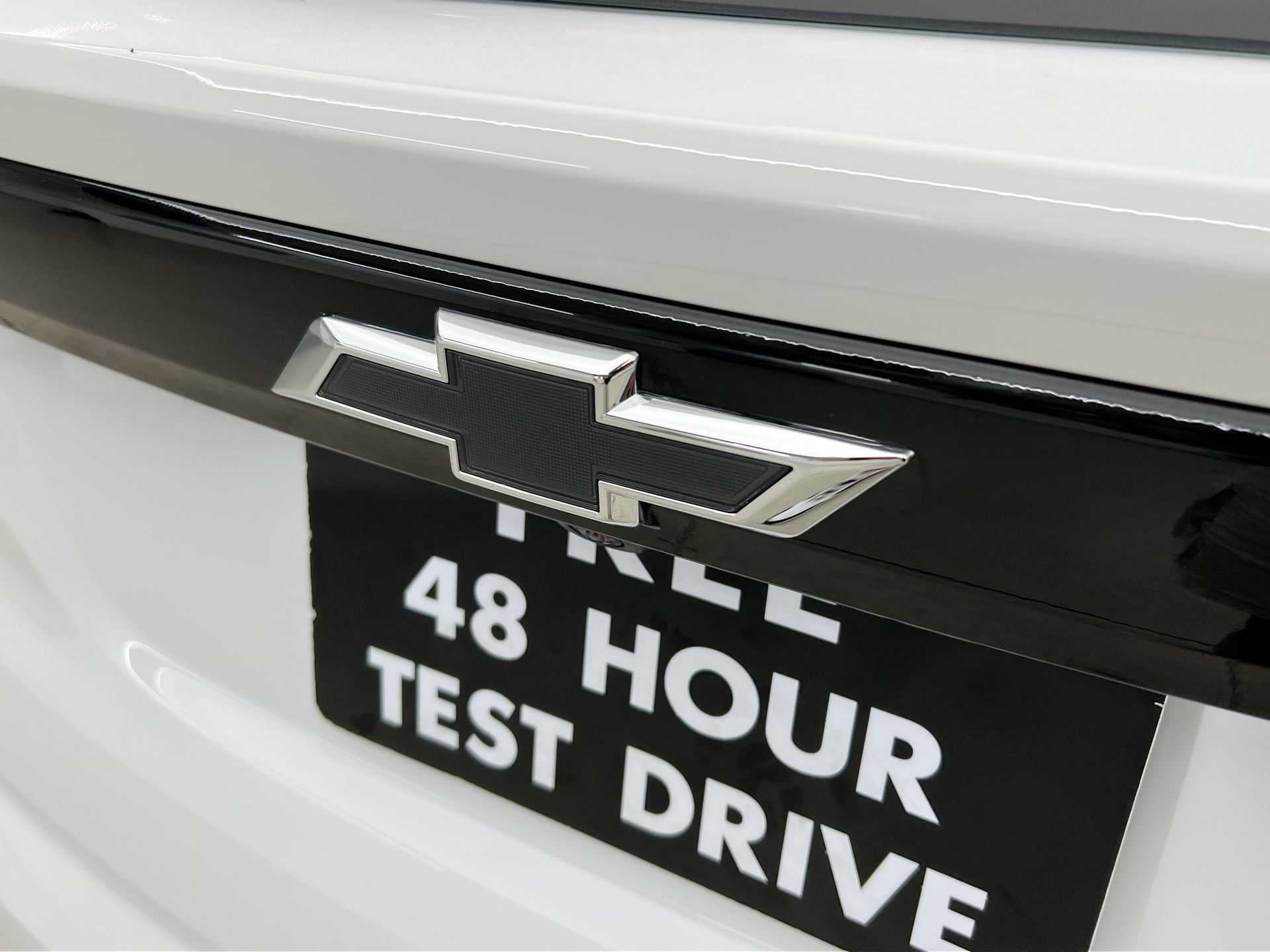 New 2027 Summit White Chevrolet LT image 77