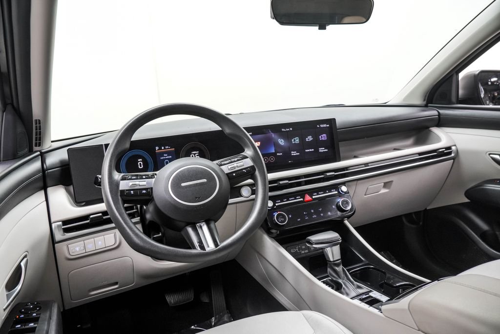 Used 2025 Green Hyundai SEL image 4