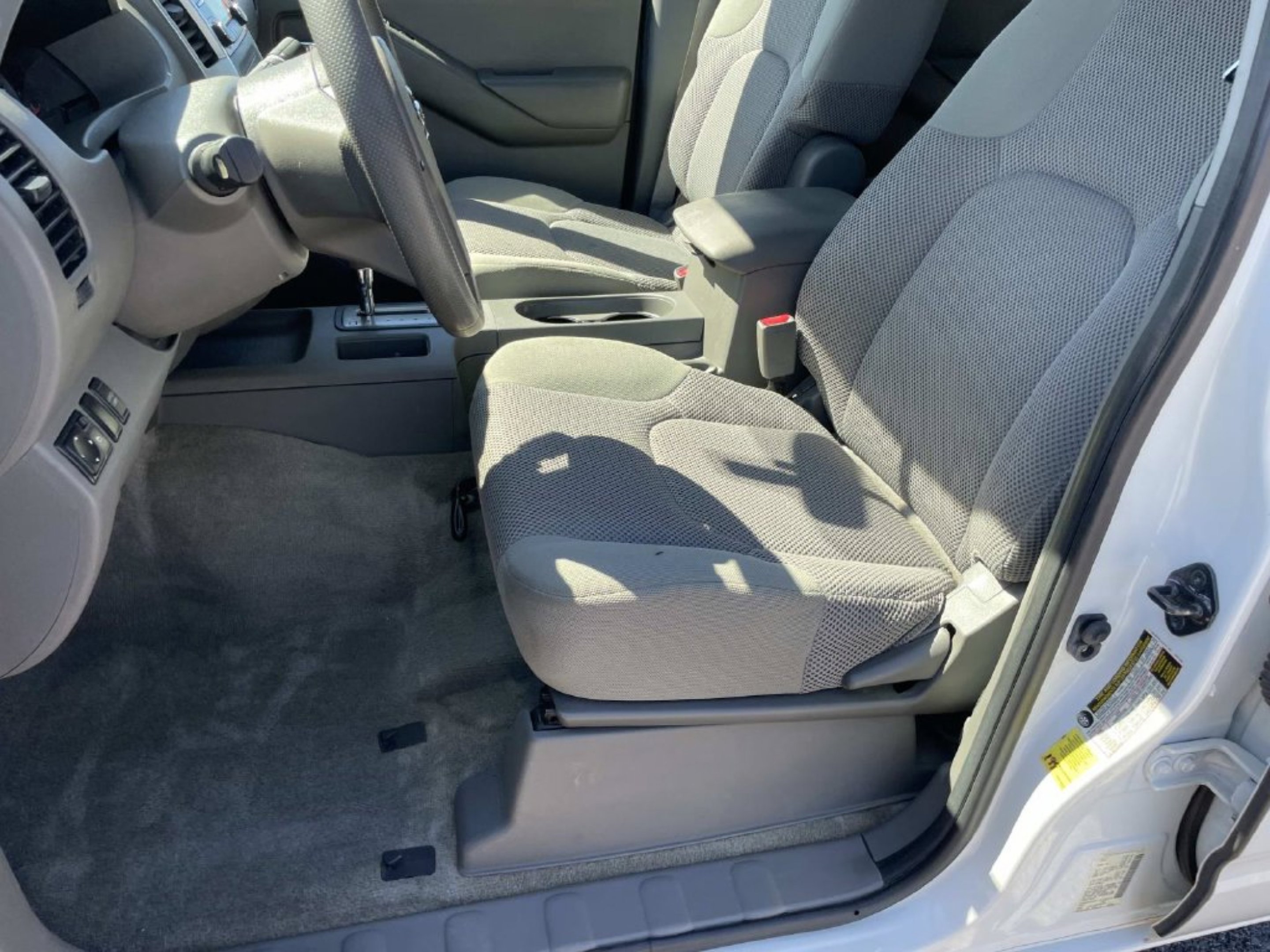 Used 2013 White Nissan SV image 20