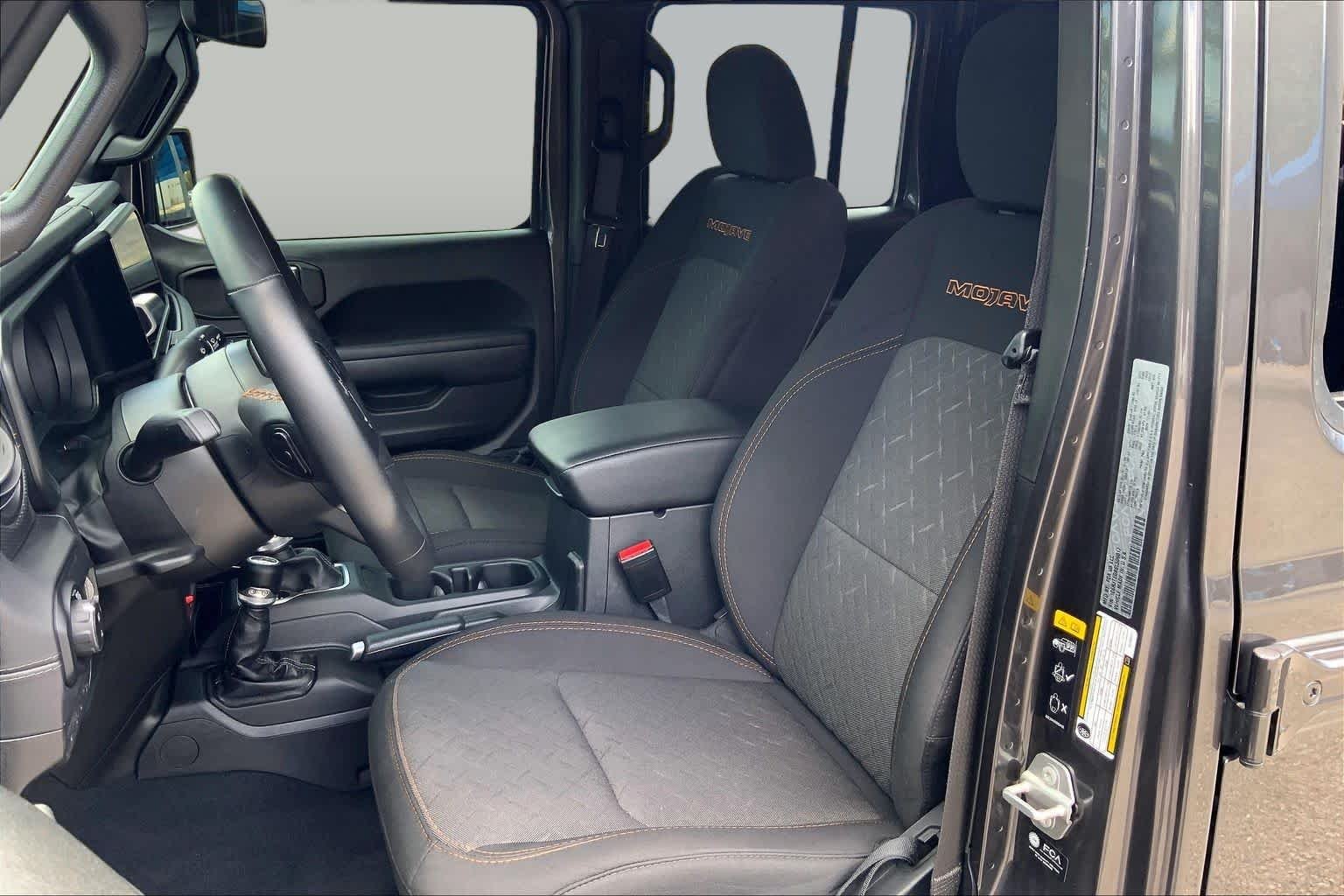 Used 2025 Granite Crystal Metallic Clearcoat Jeep Mojave image 8