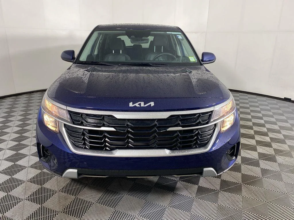 Used 2026 Dark Ocean Blue Kia LX image 5