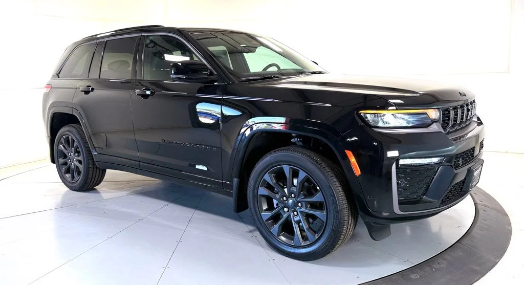 2026 Jeep Grand Cherokee Limited Reserve 4x4's photo