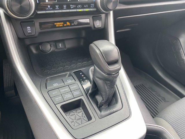 Used 2021 Midnight Black Metallic Toyota LE image 31
