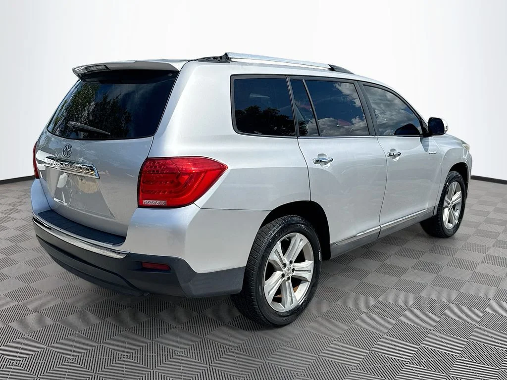 Used 2012 Silver Toyota Limited image 6