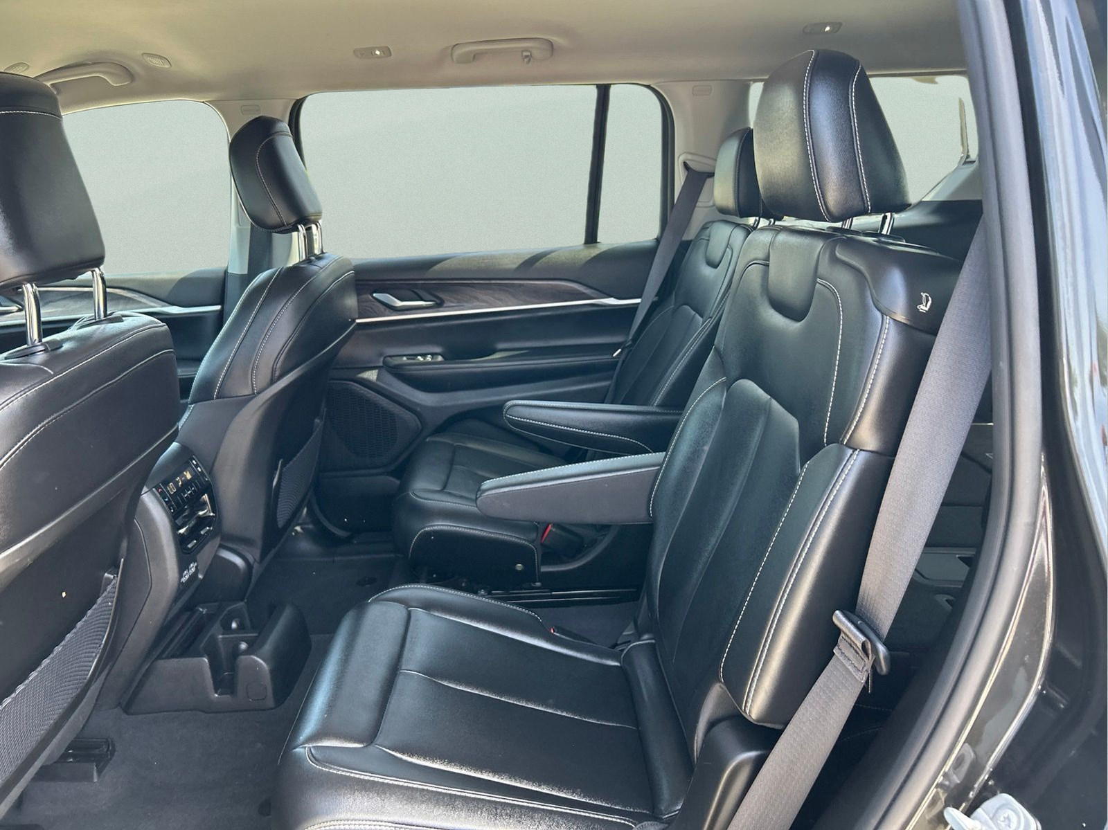 Used 2023 Gray Jeep Limited image 10