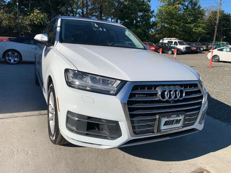 Used 2019 White Audi 55 TFSI Premium Plus Sport Utility 4D image 21